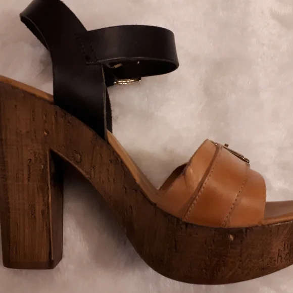 Ladies Sandals!! - Picture 2 of 6